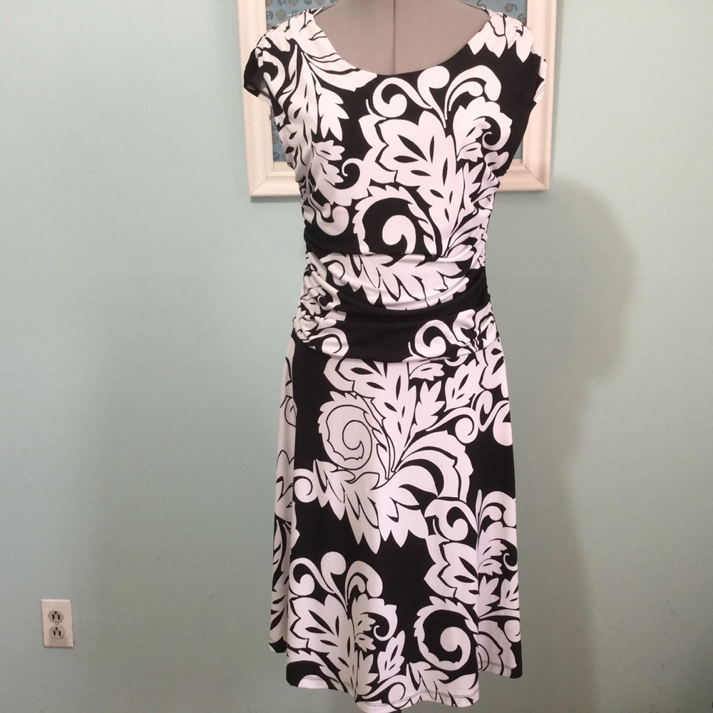 En Focus Studio Black & White Floral Dress.- —SOLD
